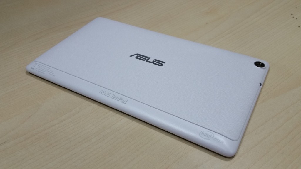 The Asus Zenpad C 7.0 still has he same grip at the back