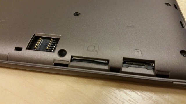 Back Case connector, single SIM and SD Card slots at the back. 