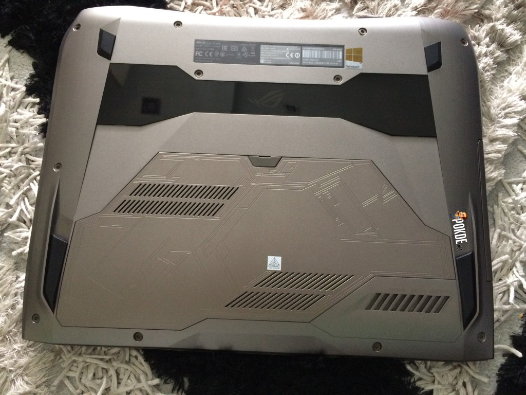 Not even Alienware has impressed me with their bottom shell as much as the Asus ROG G752 has done!