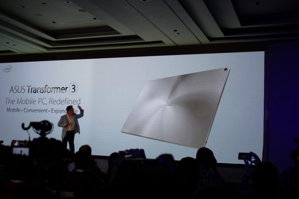 Too much for you to handle, well, let's tone down to a non-Pro edition then. Introducing the Asus Transformer 3.