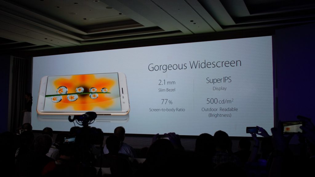 Super IPS and 2.1mm bezel. That's pretty decent!