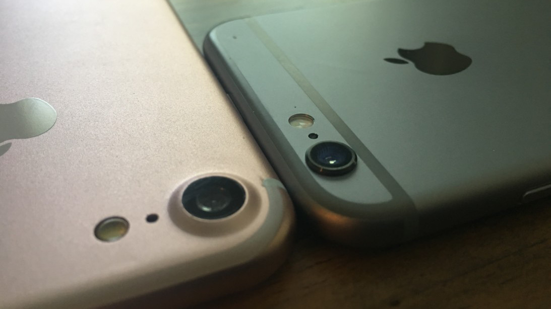 The iPhone 7 is compared to the iPhone 6S in a series of photos 32