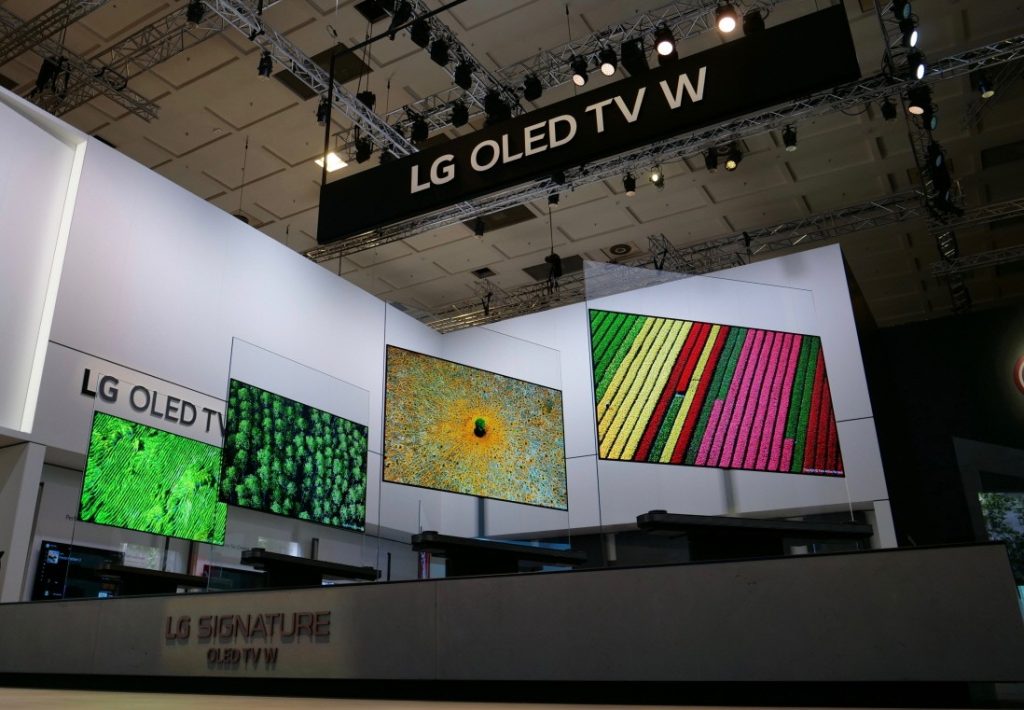 Could cheaper iPhones with OLED panels be coming soon? LG Display is set to supply OLED panels to Apple too 25