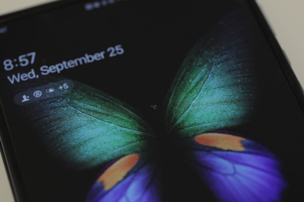 Updated Samsung Galaxy Fold Display Damaged After One Day of Use 20