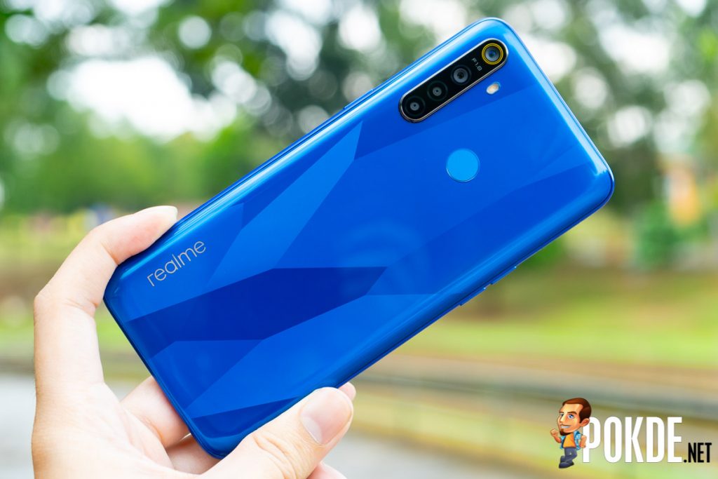 realme 5 review design