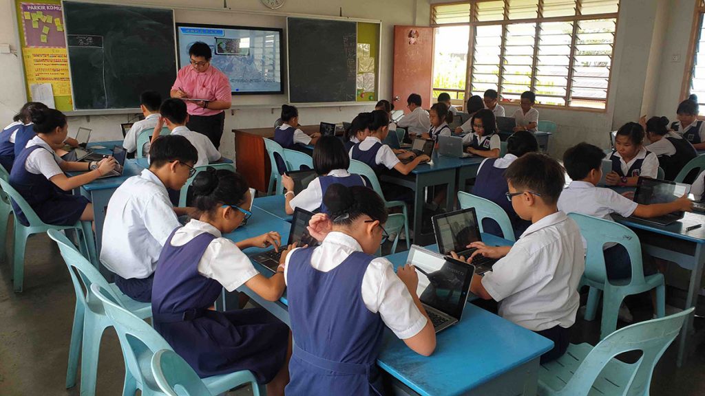 Intel injects intelligence into connected classrooms 29