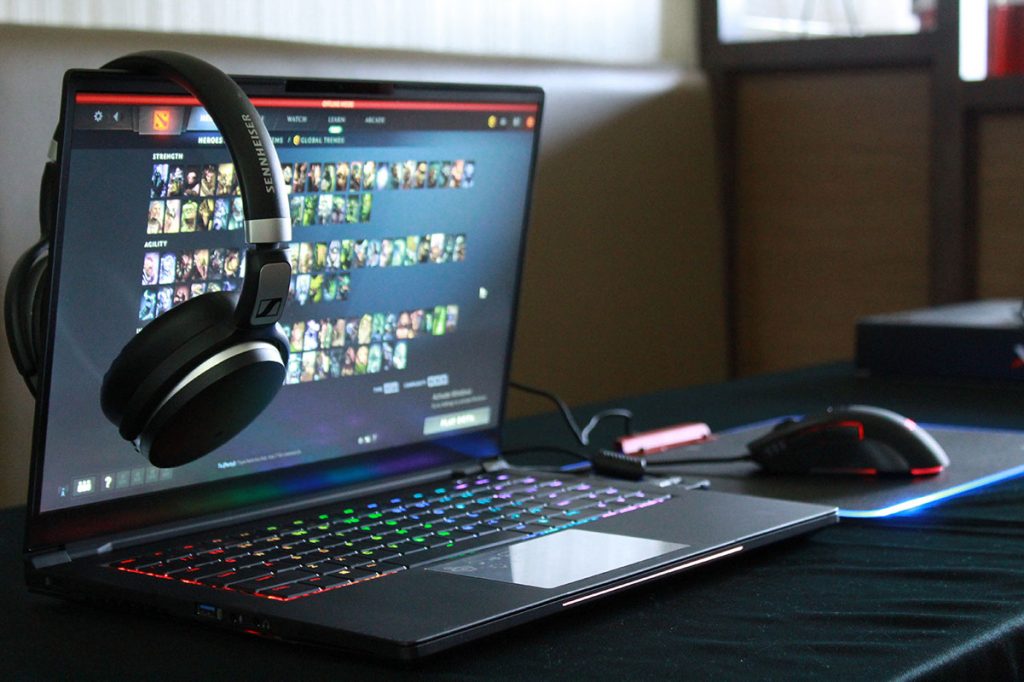 Be amazed by the JOI Amazer GL7000 series gaming laptops powered by Intel and NVIDIA 25