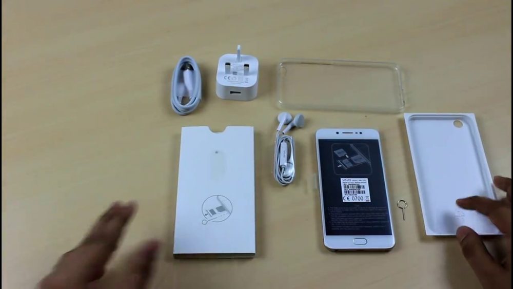 Unboxing of the brand new Vivo V5s, the perfect selfie smartphone. Check out what's new 25