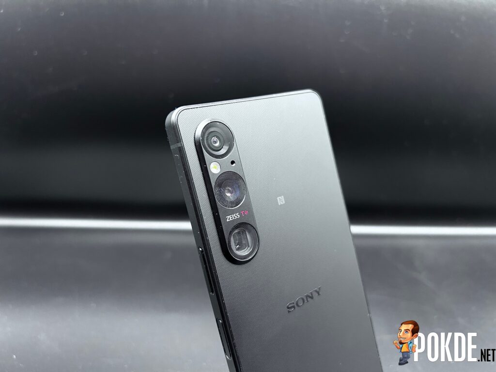 Unboxing: Sony Xperia 1 V 