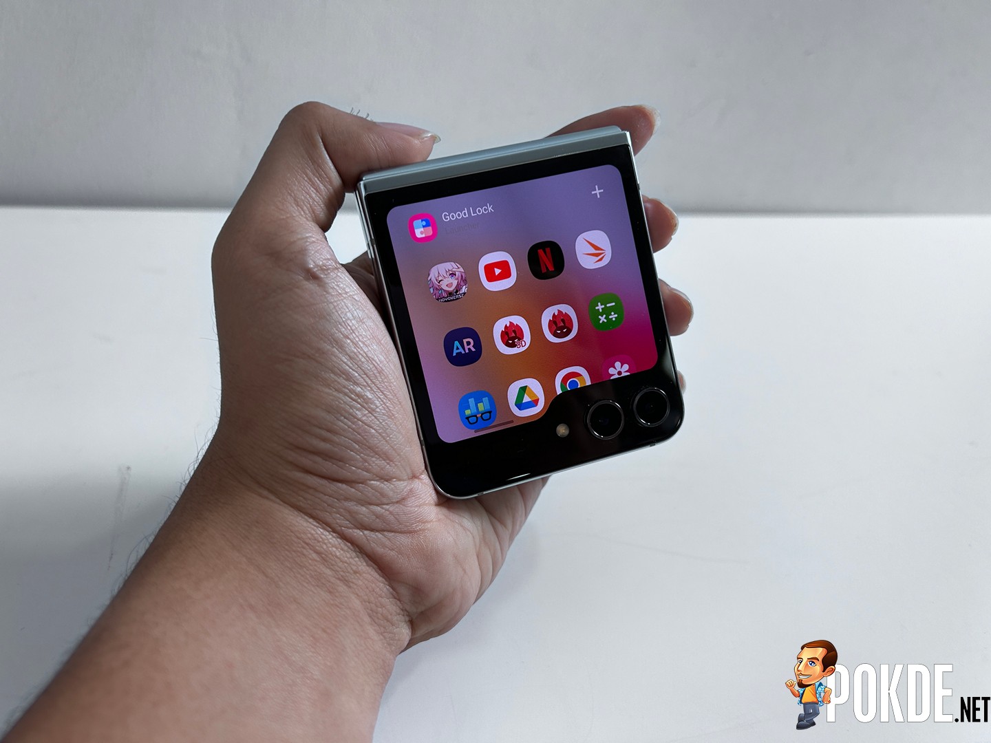 How to Run Any Apps on Samsung Galaxy Z Flip5's Flex Window