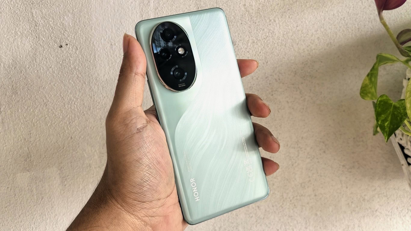 HONOR 200 Pro Review - Oval-shaped camera cutout