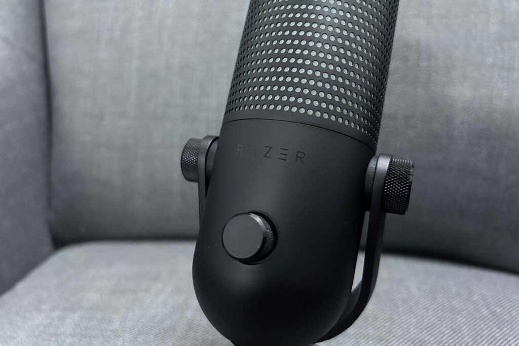 Razer Seiren V3 Chroma Review - 