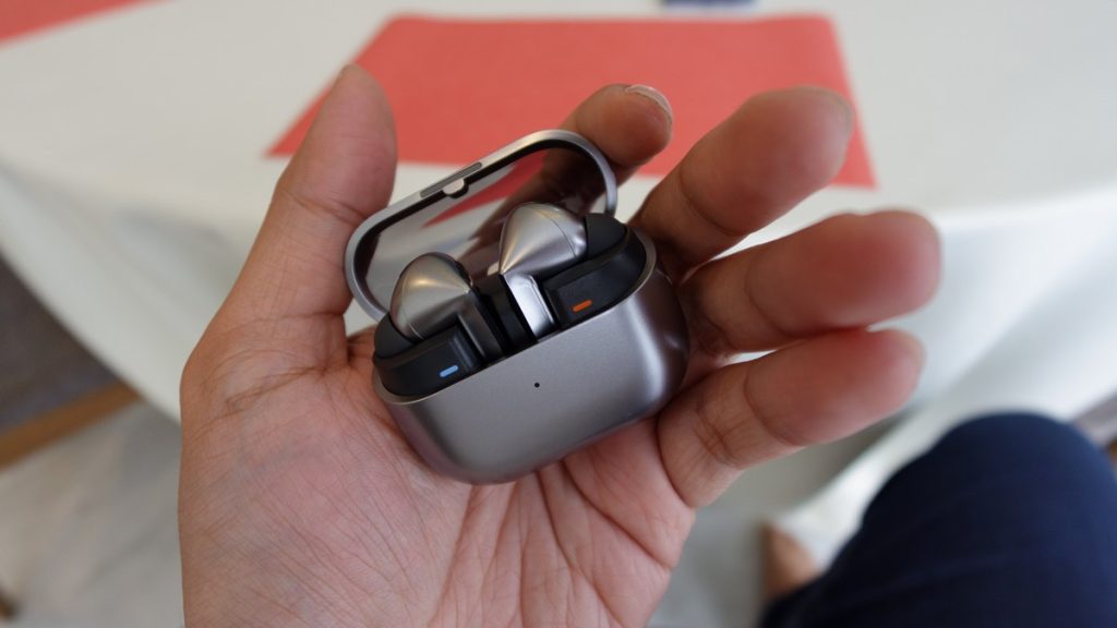 Samsung Galaxy Buds3 Pro Brings A Refreshing New Look That Might Be Worth Considering - 17 Samsung Galaxy Buds3 Pro Brings A Refreshing New Look That Might Be Worth Considering - 16