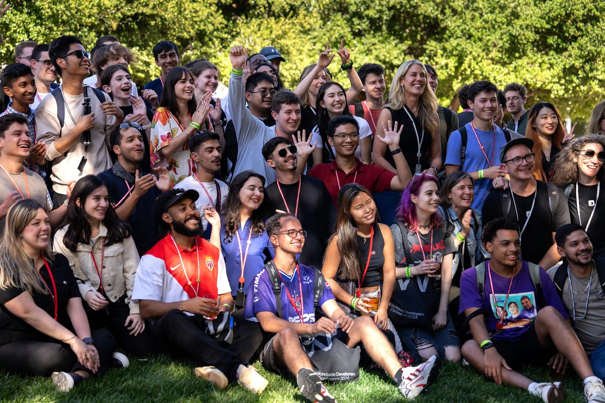 Apple Announces 2025 Swift Student Challenge Opening in February - 17 Apple Announces 2025 Swift Student Challenge Opening in February